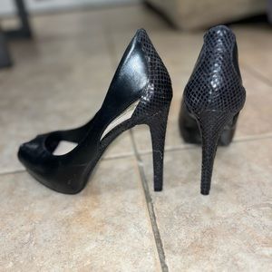 Guess size 6.5 black
